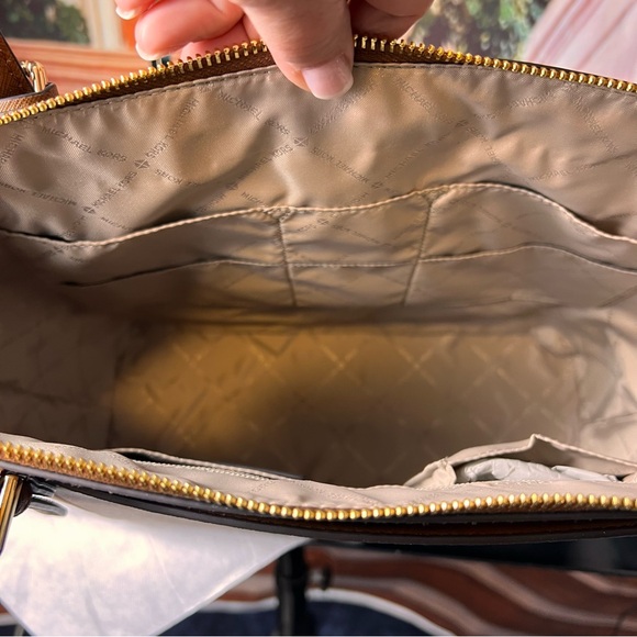 NWT Michael Kors Ciara Large Saffiano Luggage Leather Tote Bag, gorgeous - Picture 11 of 17